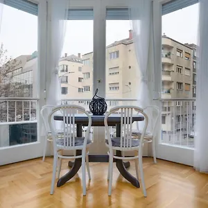 https://golden-hour-apartment.inbudapesthotels.com