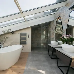 https://privilege-suites-ii-by-loft-affair.krakowhotelspoland.com